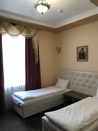 Гостиница Парадиз Горячий Ключ Трехместный номер-1